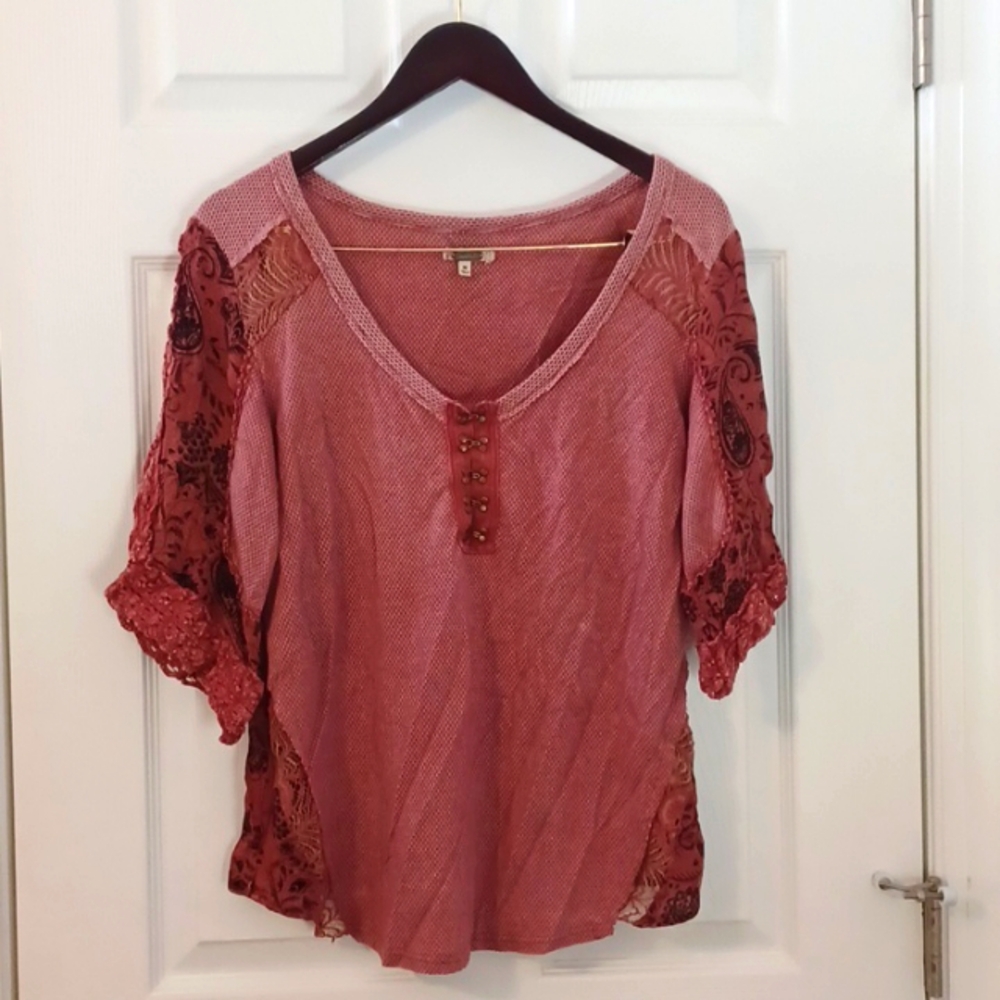 Gimmicks by BKE shirt, size medium